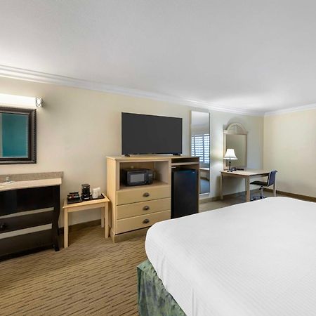 Best Western Harbour Inn & Suites Huntington - Sunset Beach Kültér fotó