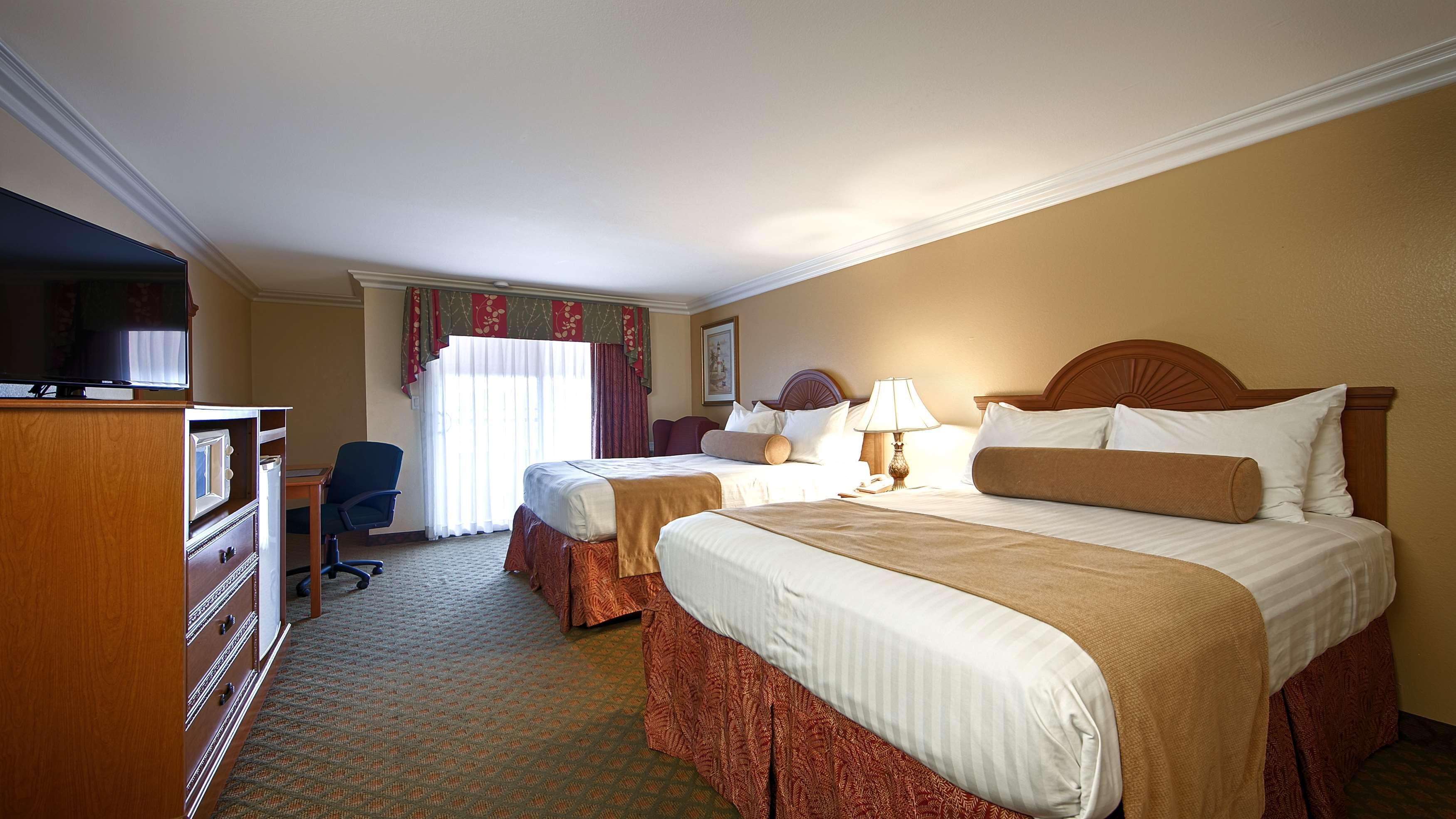 Best Western Harbour Inn & Suites Huntington - Sunset Beach Kültér fotó