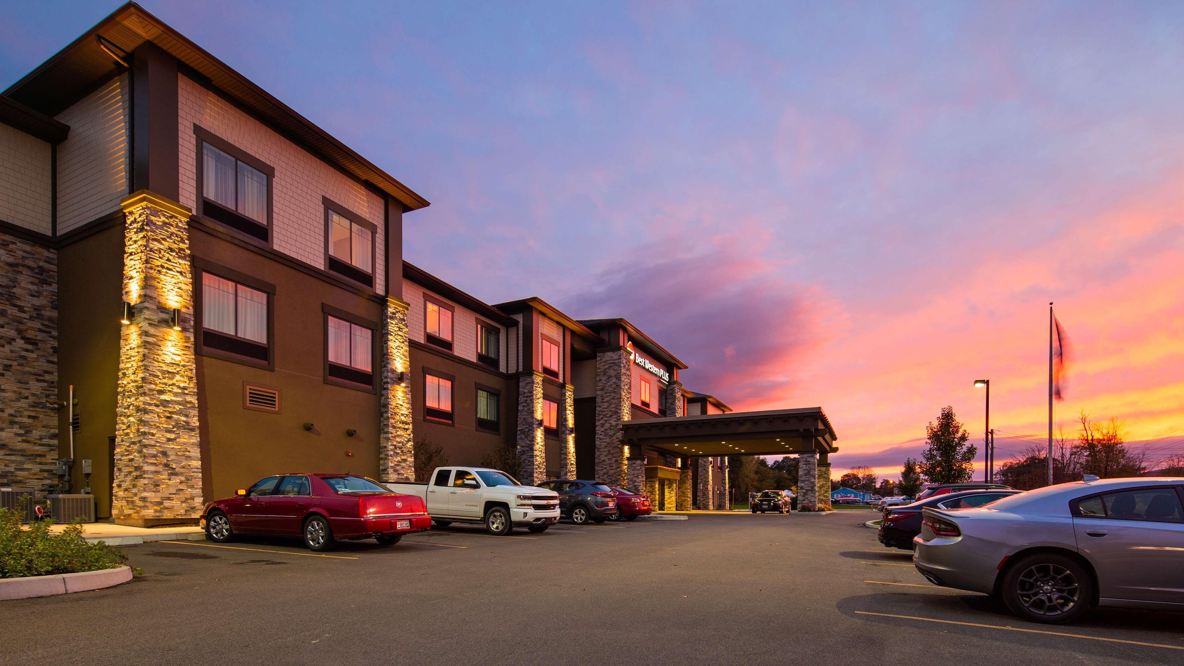 Best Western Harbour Inn & Suites Huntington - Sunset Beach Kültér fotó