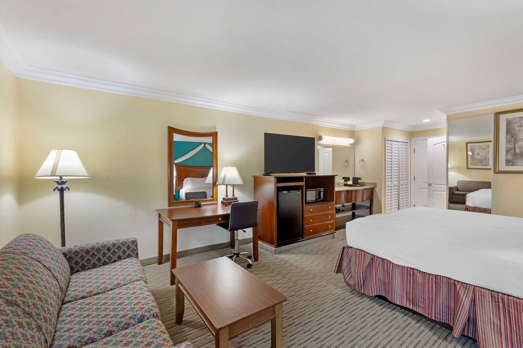 Best Western Harbour Inn & Suites Huntington - Sunset Beach Kültér fotó
