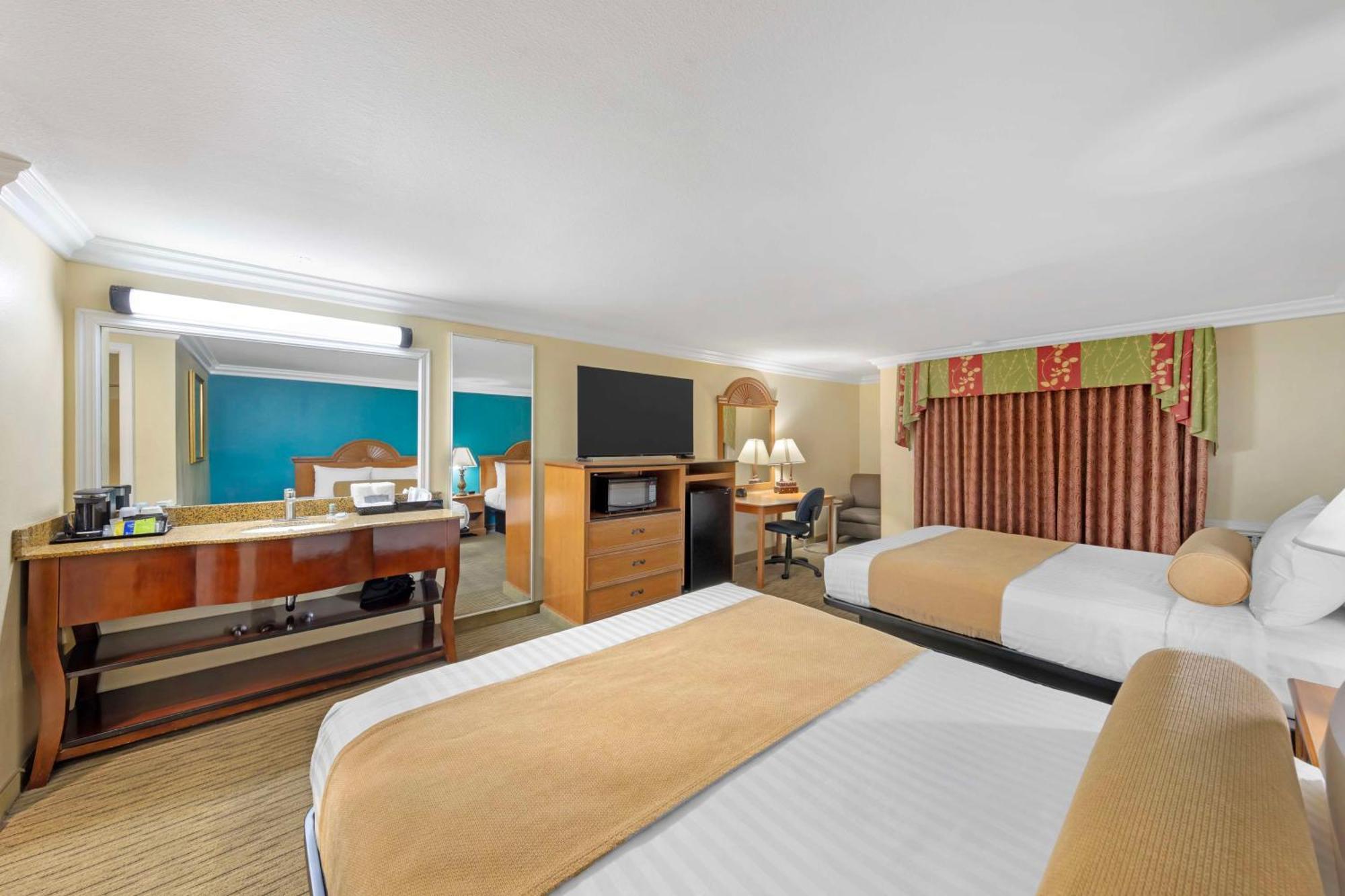 Best Western Harbour Inn & Suites Huntington - Sunset Beach Kültér fotó