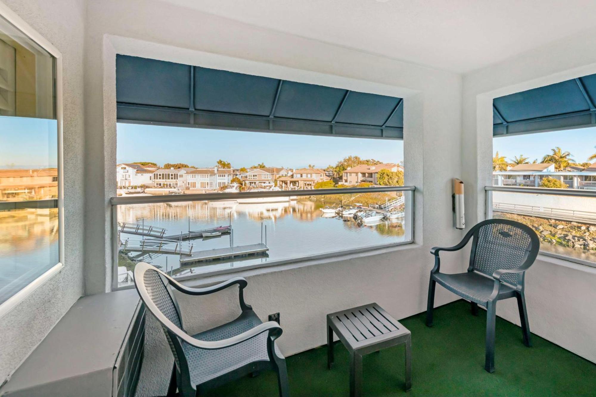 Best Western Harbour Inn & Suites Huntington - Sunset Beach Kültér fotó