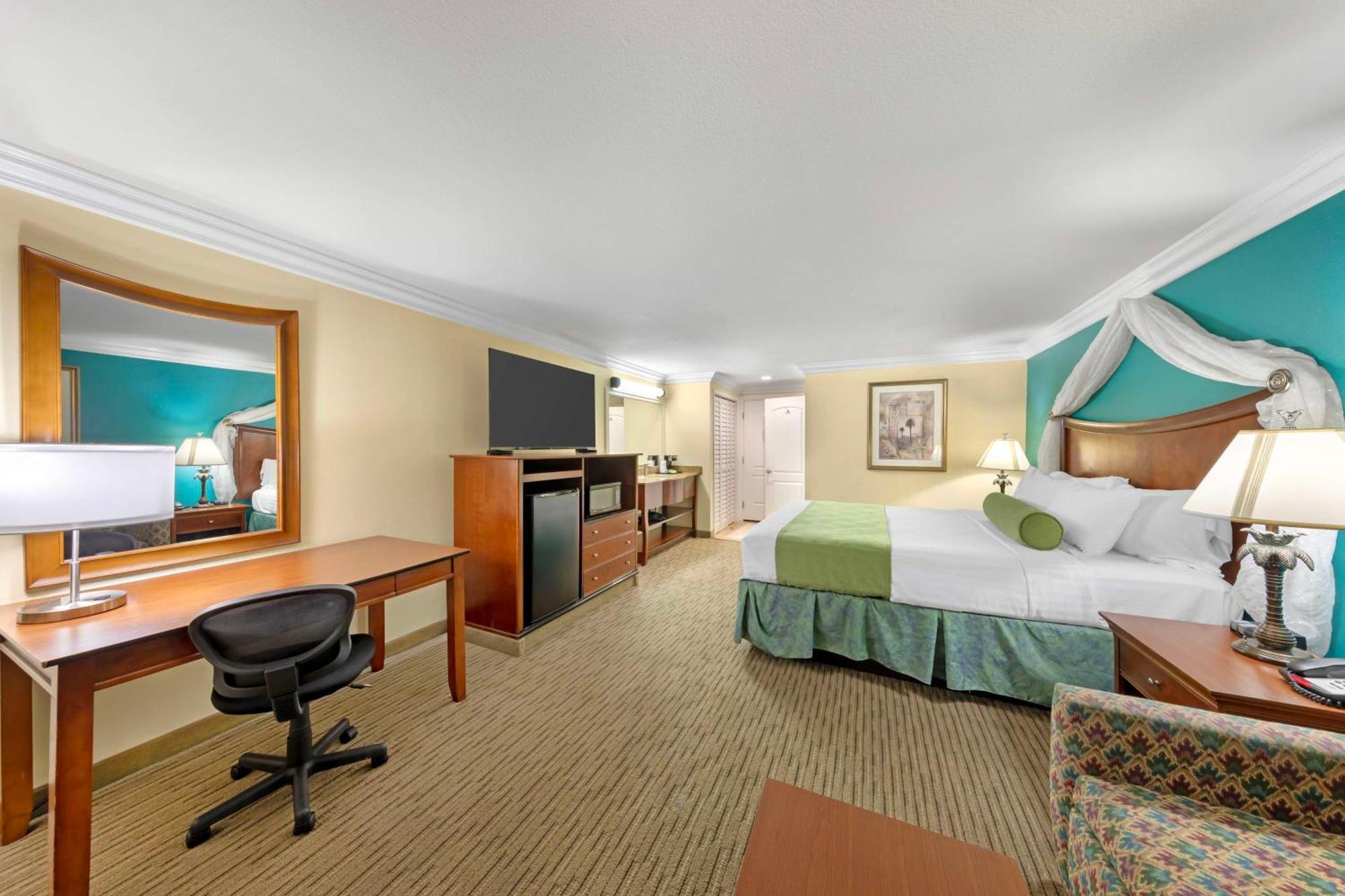 Best Western Harbour Inn & Suites Huntington - Sunset Beach Kültér fotó